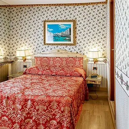 Venezia Hotel 3*